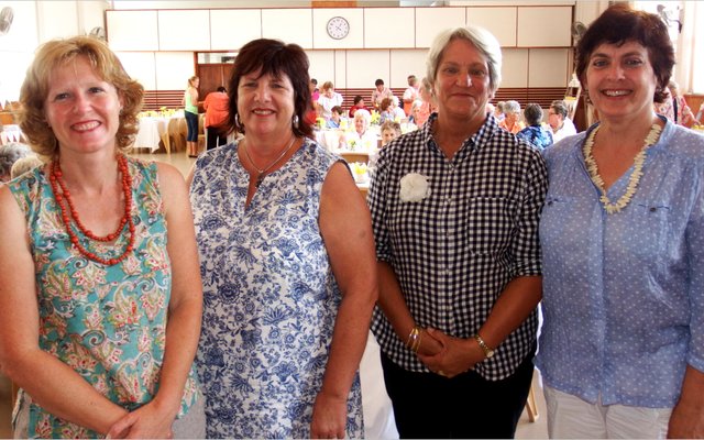  Vlnr is dr Lisel Joubert, Lorraine Germishuys, Petro Scholtz en die gasspreker, Heidi Scrooby van Radio Whale Coast 96FM in Hermanus